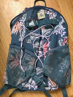 Dakine Wonder 15L Blue Tropical Floral Backpack